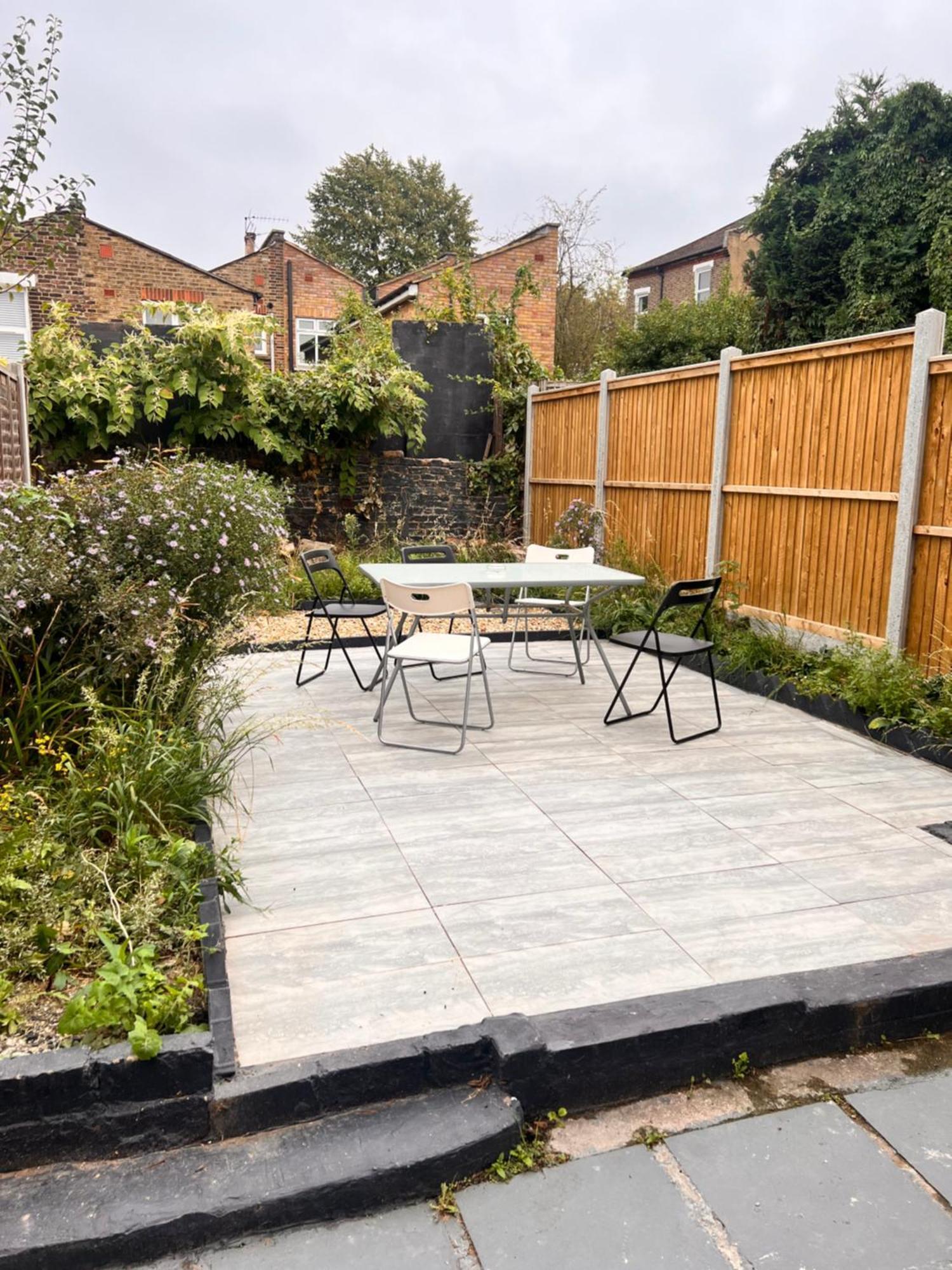 A Little Slice Of London Villa ภายนอก รูปภาพ